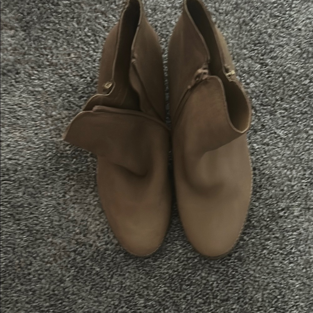 Boots worn twice can no longer fit